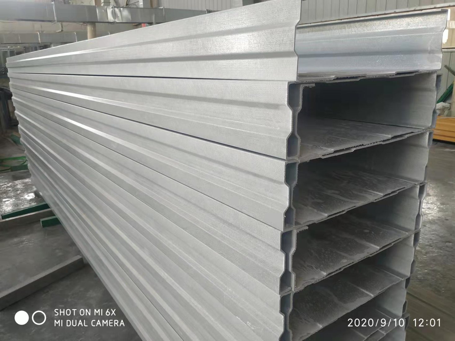 Cấu tạo lõi panel kim loại dùng cho tường chống ồn cao tốc