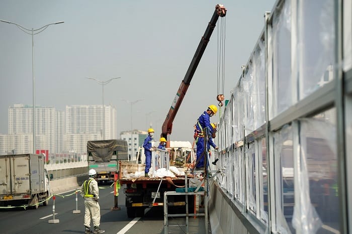 Tường chống ồn cao tốc thi công thực tế tại công trường